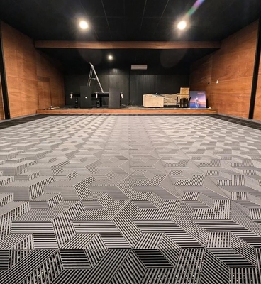 Tejas de piso de vinilo 3D entrelazadas Garage 0.7 pulgadas de espesor ASTM D2047